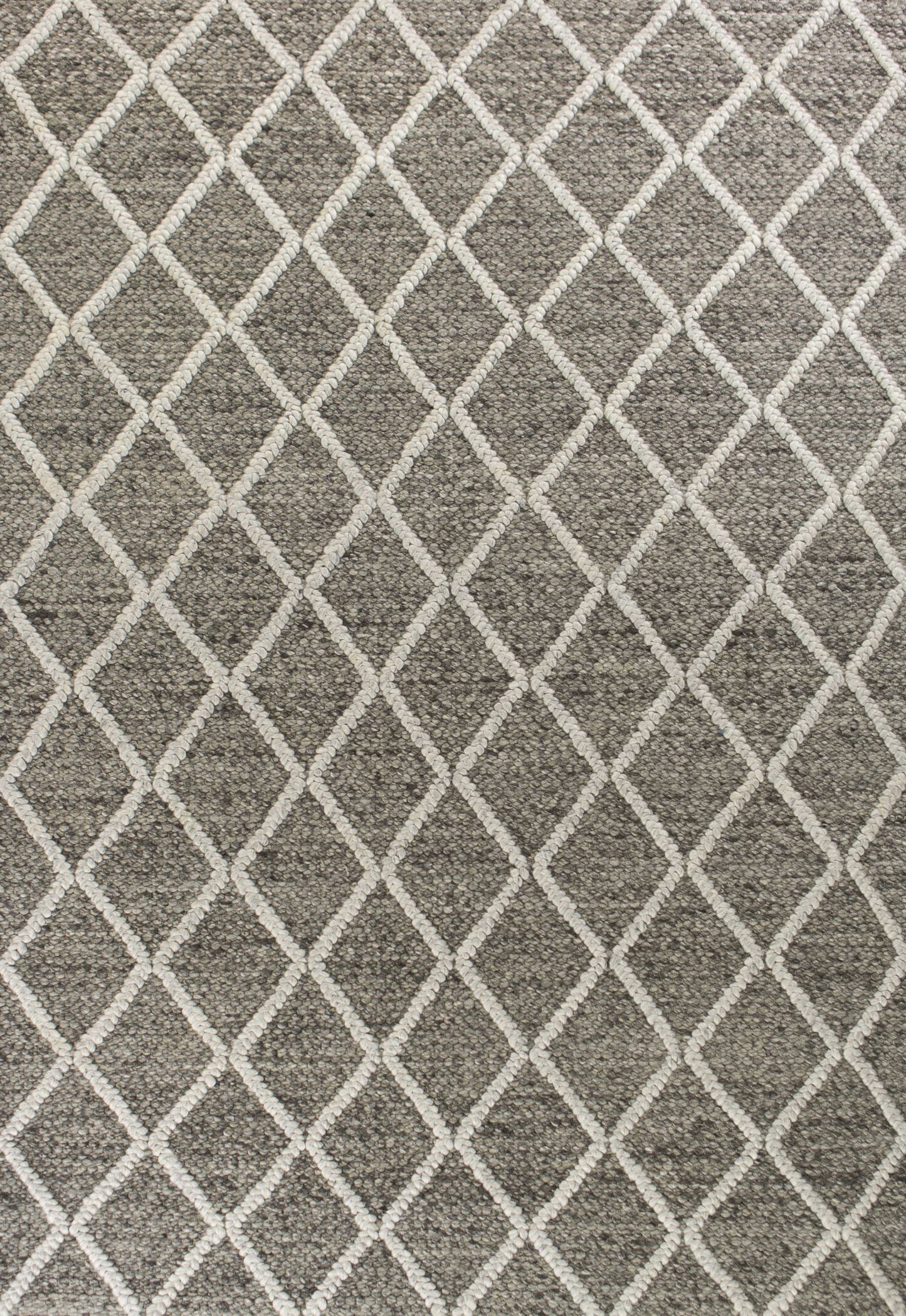 5' X 7' Dark Grey Hand Woven Diamond Pattern Indoor Area Rug